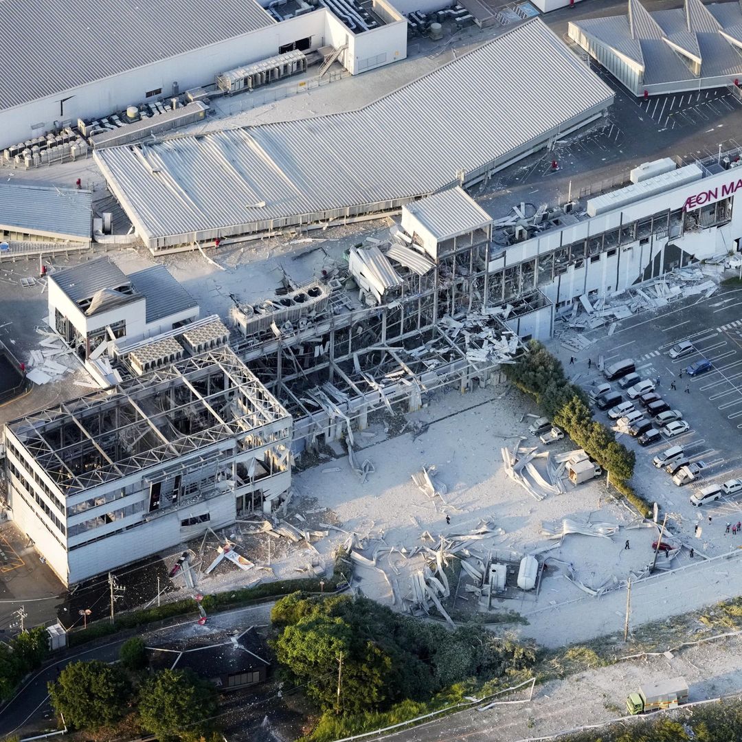 Se teme que haya «numerosos muertos» dentro de un centro comercial en Kumamoto (Japón) tras un fuerte terremoto