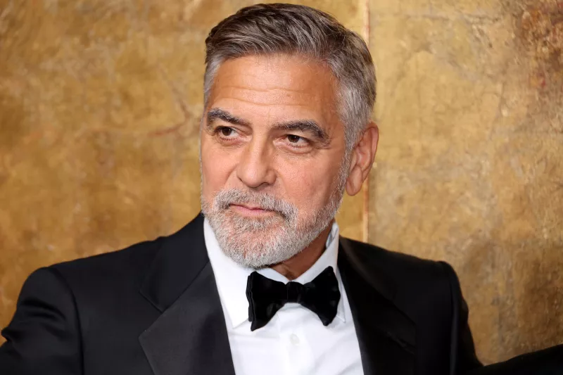 George Clooney bromea sobre su edad tras enterarse que recibirá el León de Oro por su trayectoria