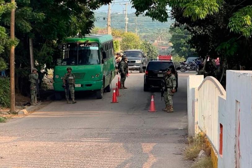 Reportan ataque a balazos a autobús con estudiantes en Escuinapa, Sinaloa; chofer resulta herido