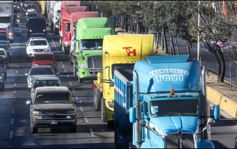 CAOS EN LAS CARRETERAS: TRANSPORTISTAS INICIAN PARO NACIONAL INDEFINIDO EN 19 ESTADOS